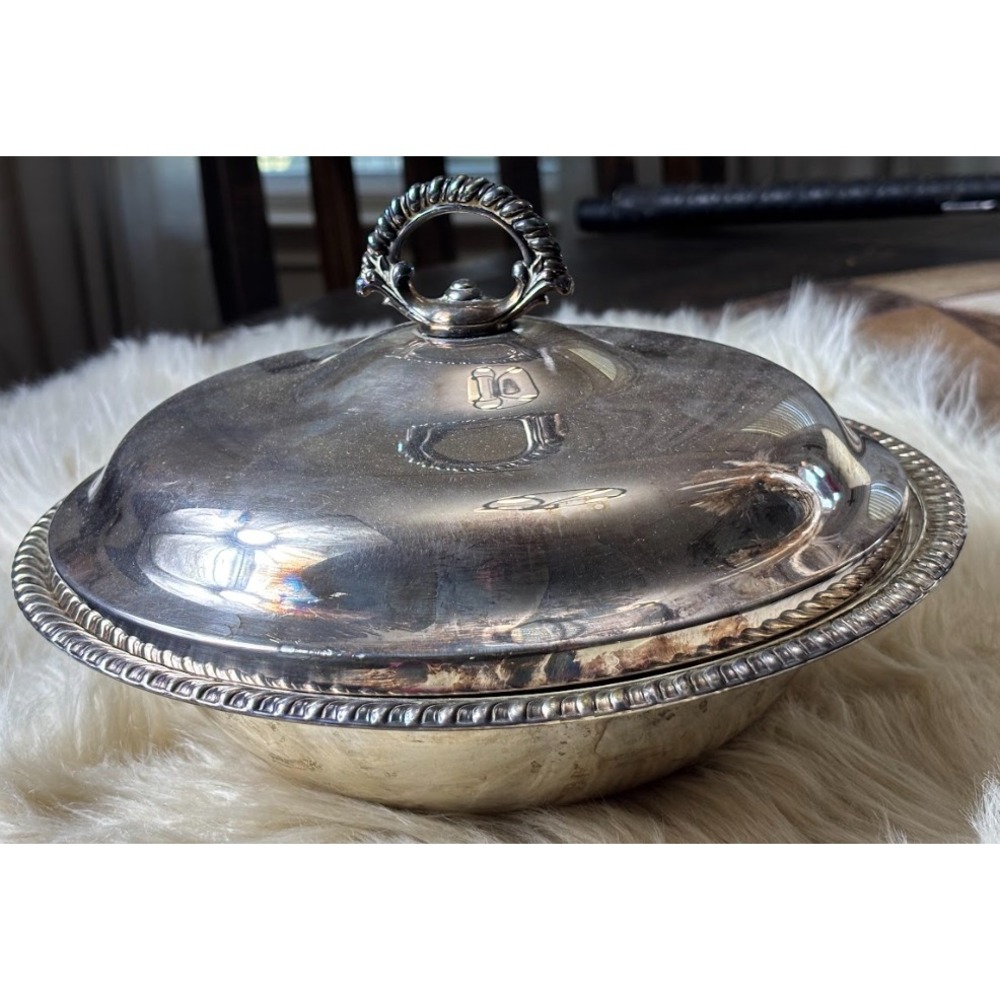 Wm Rogers Silverplate Covered Vegetable Bowl 10in Serving Dish Lid Vintage